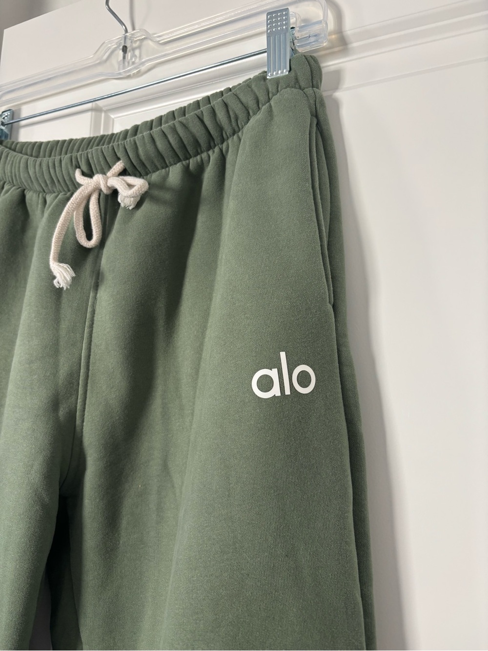 Alo Cotton Set Sweater and Sweatpants - Picture 6 of 6